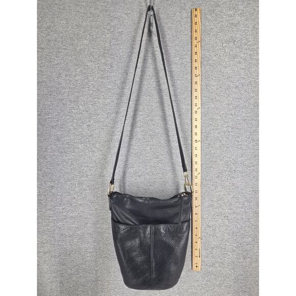 B. MAKOWSKY WOMEN’S BLACK LEATHER CROSSBODY BUCKET HOBO PURSE — STYLE A226297 - Picture 14 of 16